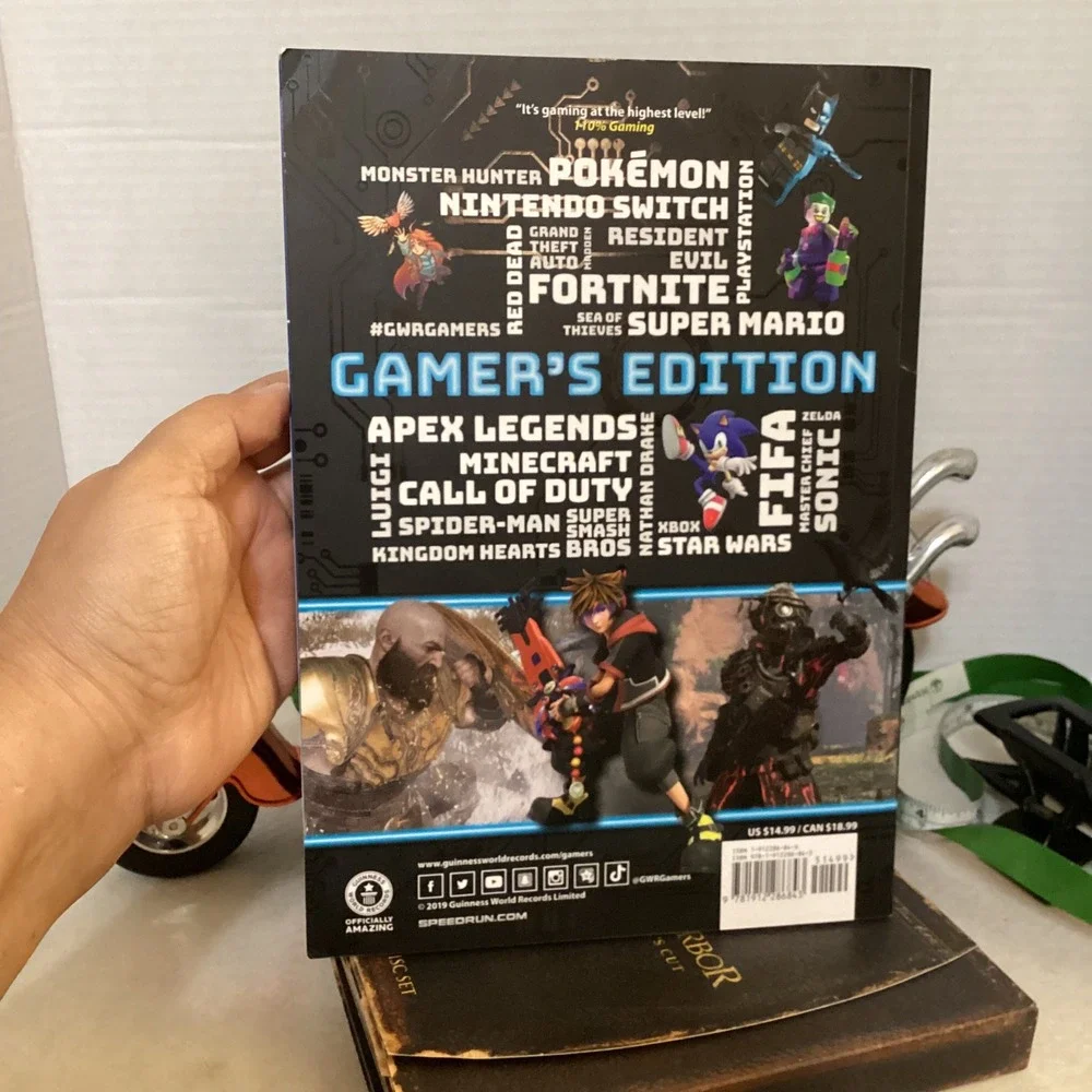 Guinness World Records Gamers Edition 2020 Fortnite Pokemon Book & Cards (200)